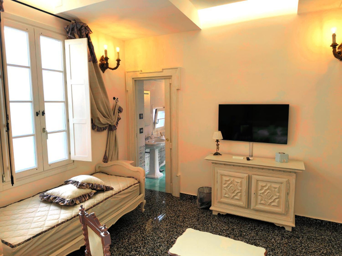 Bedroom 5, The Crown Palace, Lecce