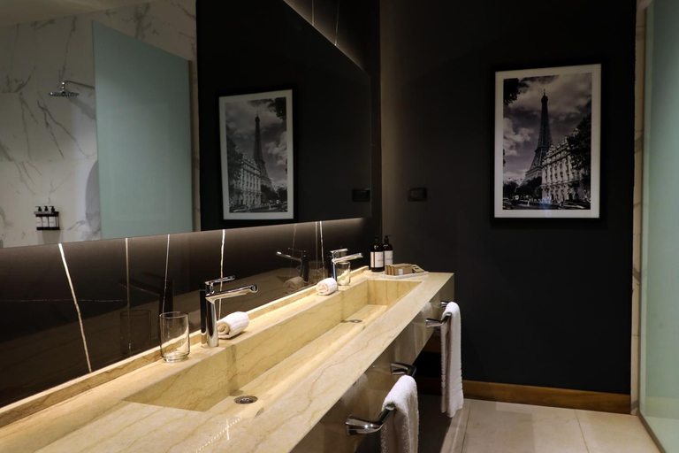 Bathroom 3, Puesto del Indio, Capital