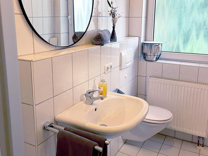 Bathroom 2, Gemutliches Reiheneckhaus mit Balkon, Rheinisch-Bergischer Kreis