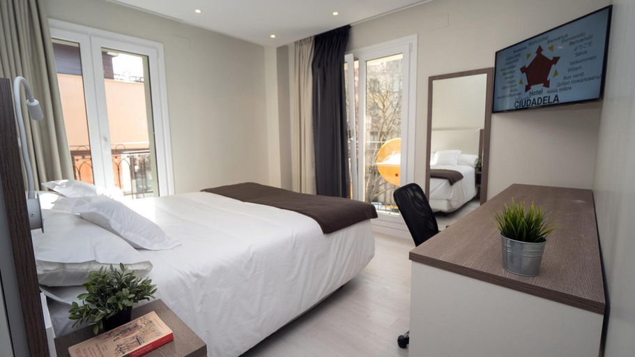 Bedroom 2, Hotel Ciudadela Pamplona, Navarra