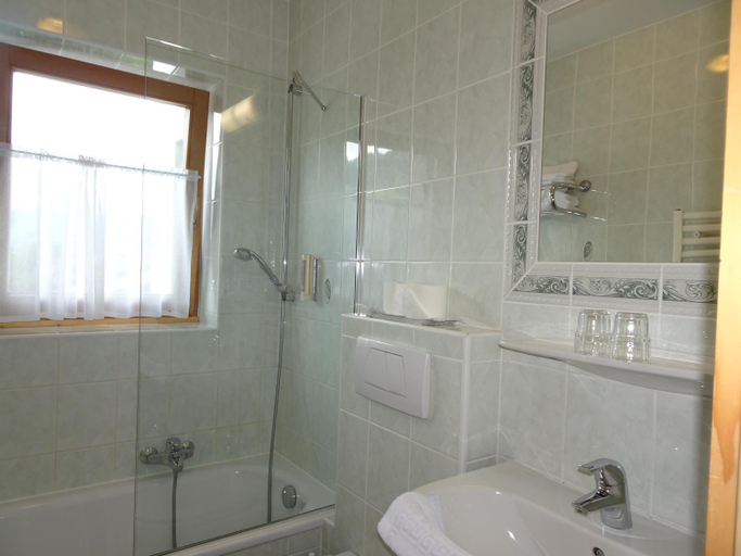 Bathroom 3, Alpenhotel Landhaus Kuchl, Kitzbühel