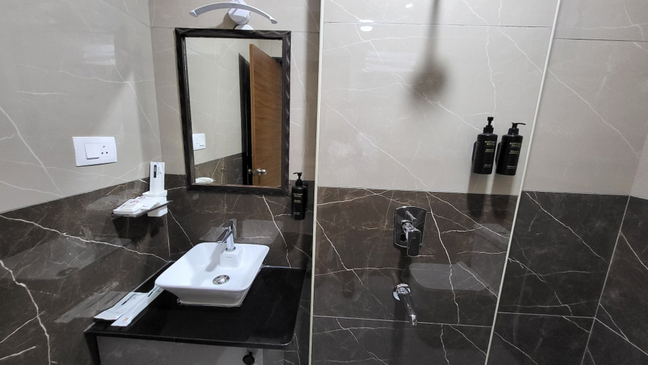 Bathroom 4, The Dritan Brookefield ITPL Main Road, Bangalore