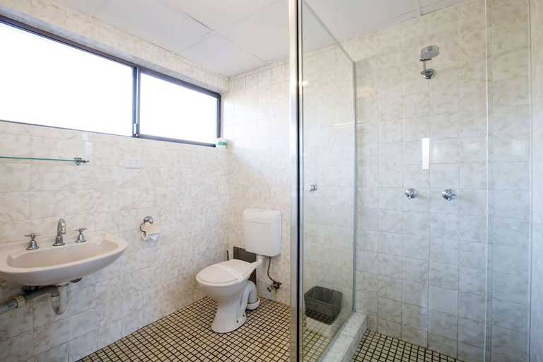 Bathroom 4, Villa Noosa Hotel, Noosa - Noosa-Noosaville