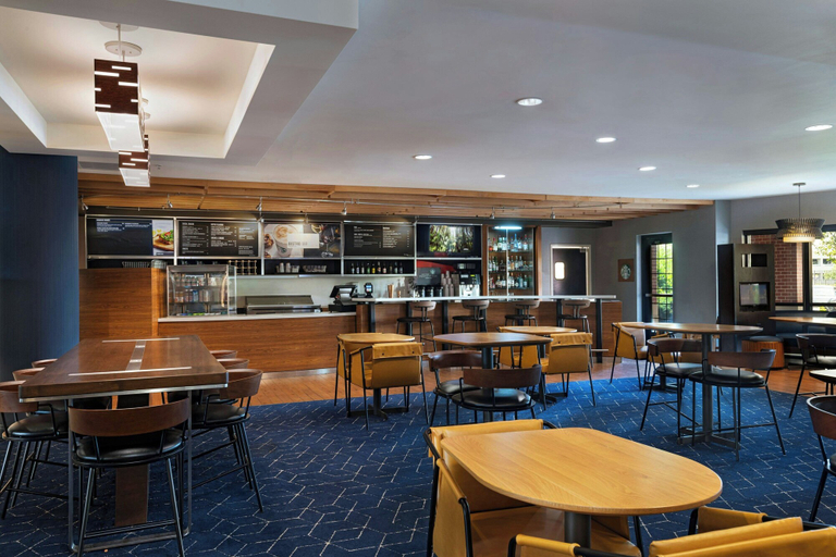 Food & Drinks 5, Courtyard Marriott Aksarben Village, Douglas