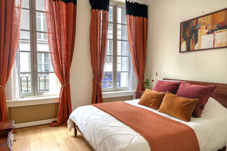 Room 5, La Lumiere Eiffel Walk to Tower, Paris