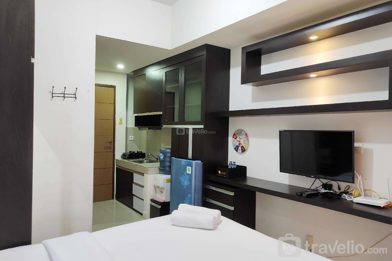 Bedroom 4, Chic and Cozy Studio at Vida View Apartment By Travelio, Makassar