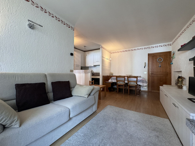 Room 2, 018 Bilocale in Centro Pinzolo, Trento