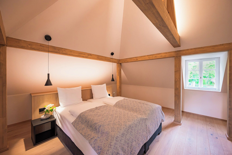 Bedroom 2, Gutshotel Menterschwaige – Heritage Boutique Hotel with Timeless Elegance, München