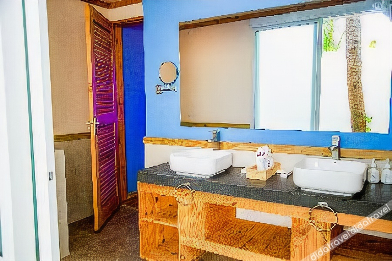 Bathroom 4, South Palm Resort Maldives – First ever floating Spa