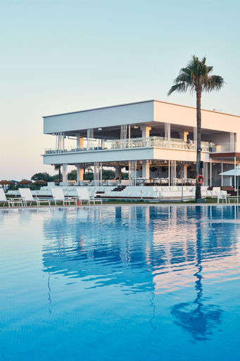 Exterior & Views 2, So White Beach Resort