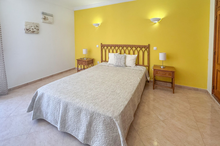 Room 2, Central Old Town Albufeira Apartment, Albufeira