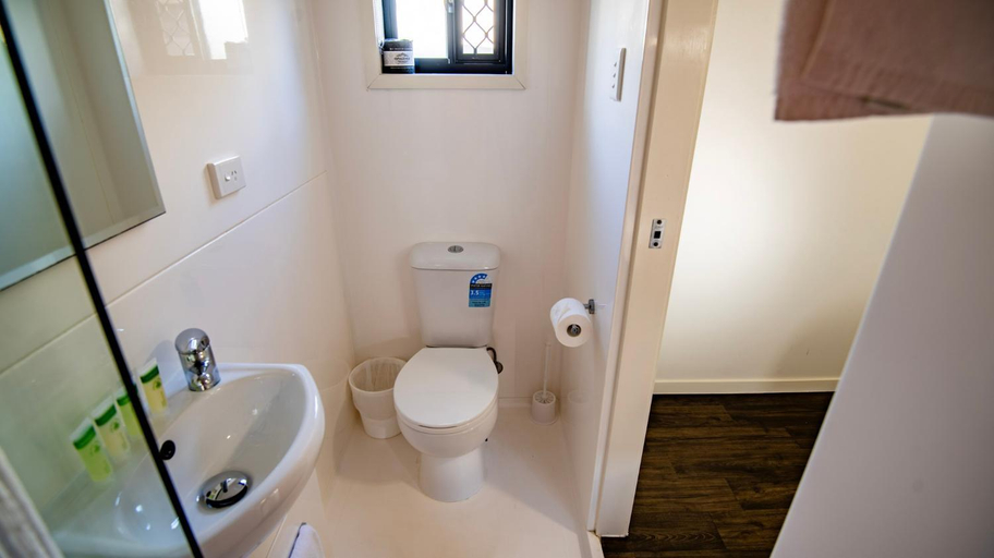 Bathroom 3, Ingenia Holidays Taigum, Taigum-Fitzgibbon
