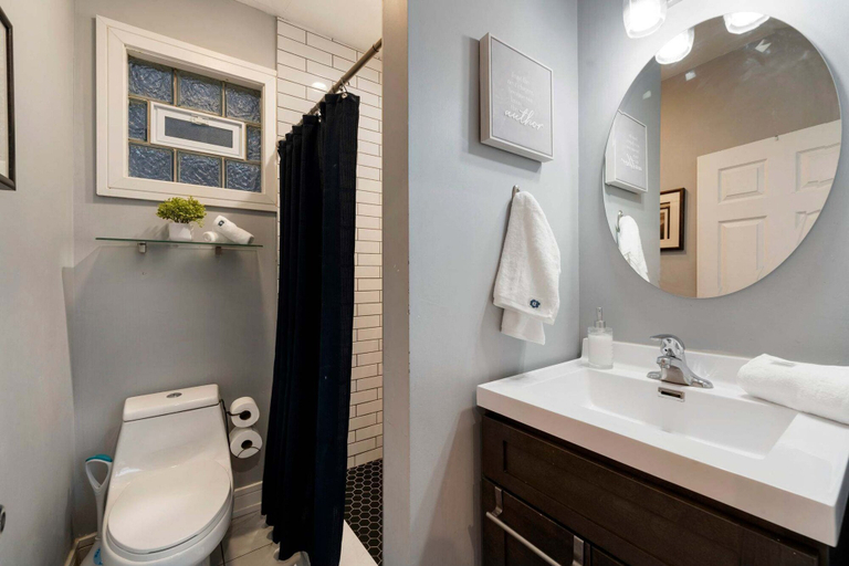 Bathroom, Cozy 2 Bed Home by West Loop With Parking Laundry, Cook