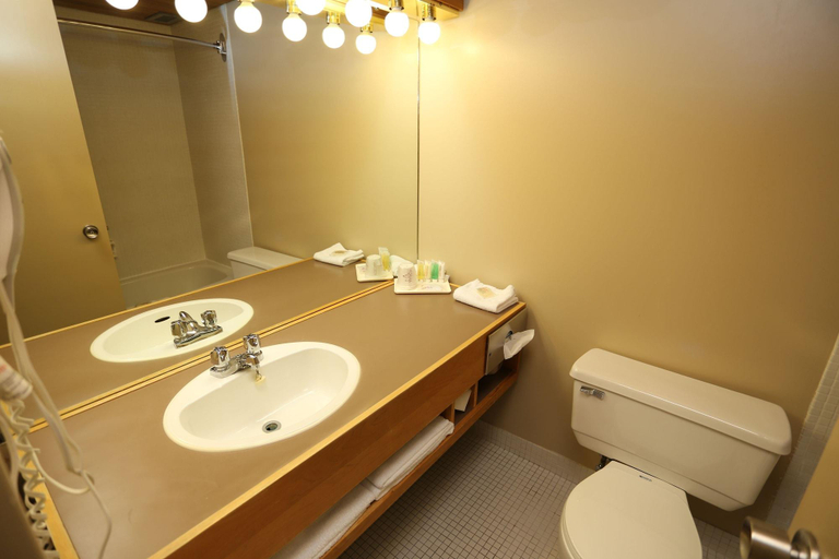 Bathroom, Hotel Gouverneur Sept Iles, Sept-Rivières--Caniapiscau