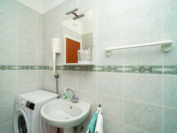 Bathroom 2, bedroom apartment with balcony, Dubrovnik