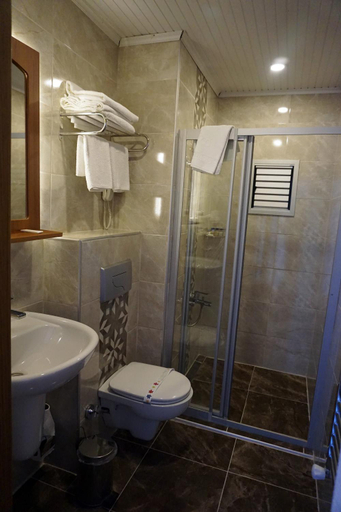 Bathroom 5, Aqua Boss Hotel, Eceabat