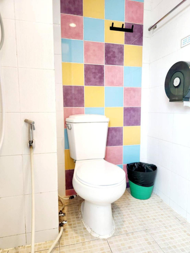 Bathroom 4, Happio, Phra Nakhon