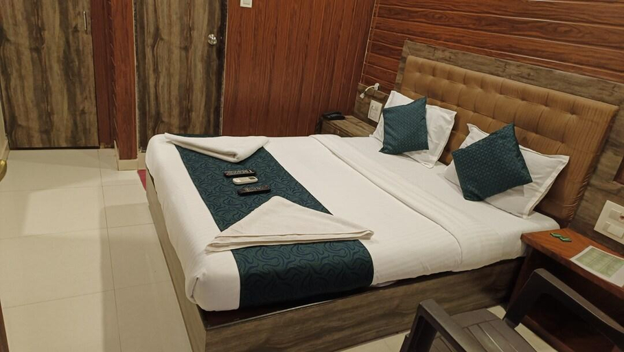 Bedroom 2, Hotel Golden Hayyath Inn, Mumbai City