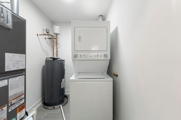 Room 2, 2 Bed 3 Bath Chicago Condo, Cook