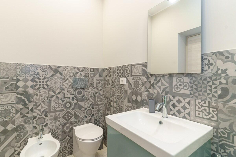 Bathroom 2, Al Palazzetto - Colapesce, Catania