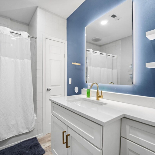Bathroom, Beautiful Rental Unit in Chicago, Cook