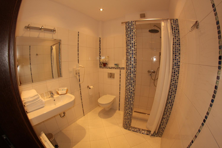 Bathroom 4, Hotel Kosmonauty Wroclaw-Airport, Środa Śląska