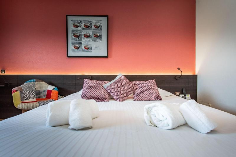 Bedroom 3, Logis Hôtel de France - Face à la Mer, Finistère