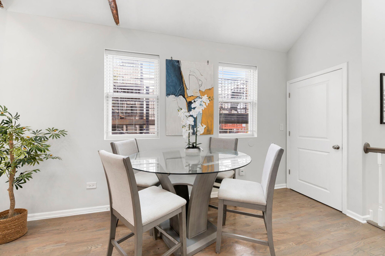 Room 4, Chicago Treasure 4 Bed Getaway, Cook