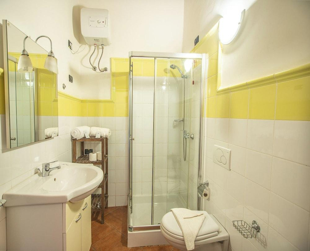 Bathroom 3, Porto Antigo