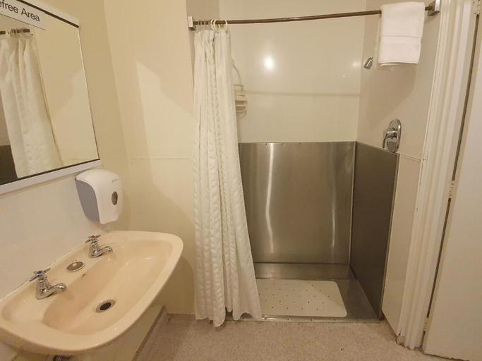 Bathroom 3, Village Centre Budget Accommodation, Mackenzie