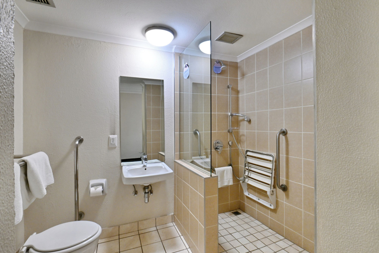 Bathroom 5, Road Lodge Germiston Lake, Ekurhuleni