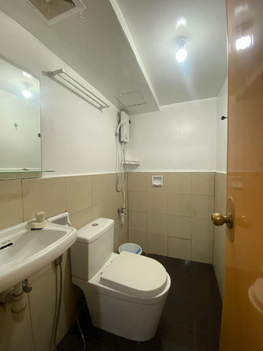 Bathroom 3, Cozy 2BR Deca Homes, Near Airport, SM Jmall, SM Cebu & Parkmall, Mandaue City