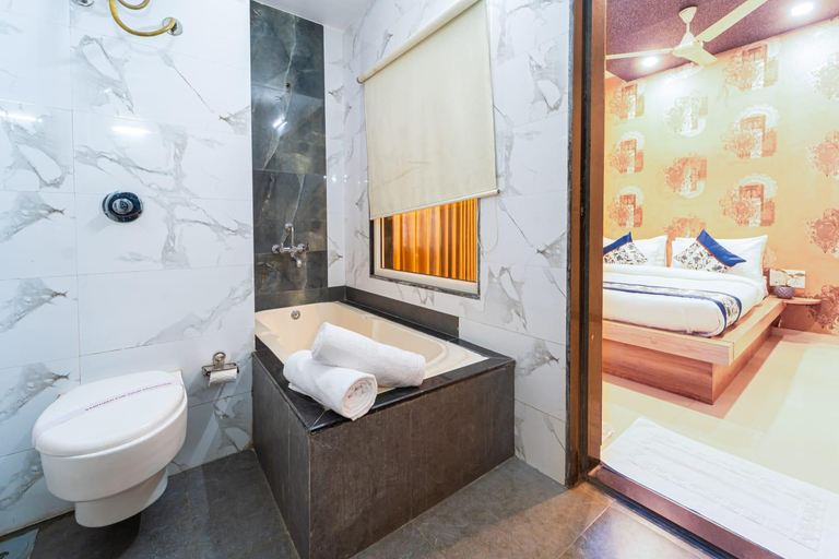Bathroom 3, Strawberry King Resort, Satara
