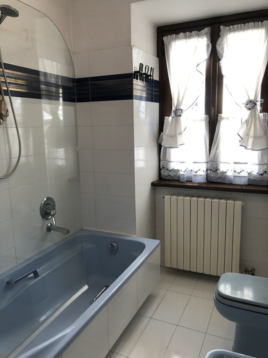Room 3, 062 Ampio Trilocale Carisolo, Trento
