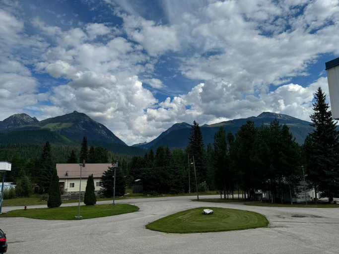Others 4, Blue River Motel, Thompson-Nicola