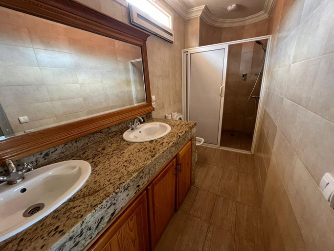 Bathroom 3, Ocean Dunes House, Tiznit
