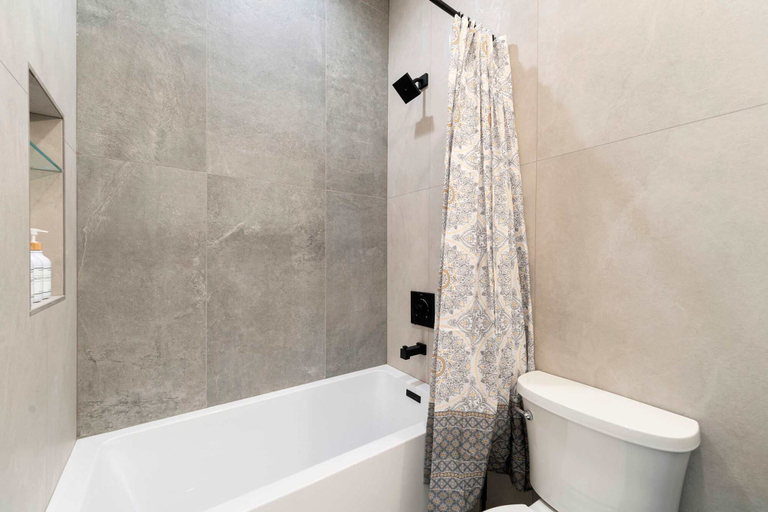 Room 2, Spacious Bright Modern New Unit in Tri Taylor, Cook