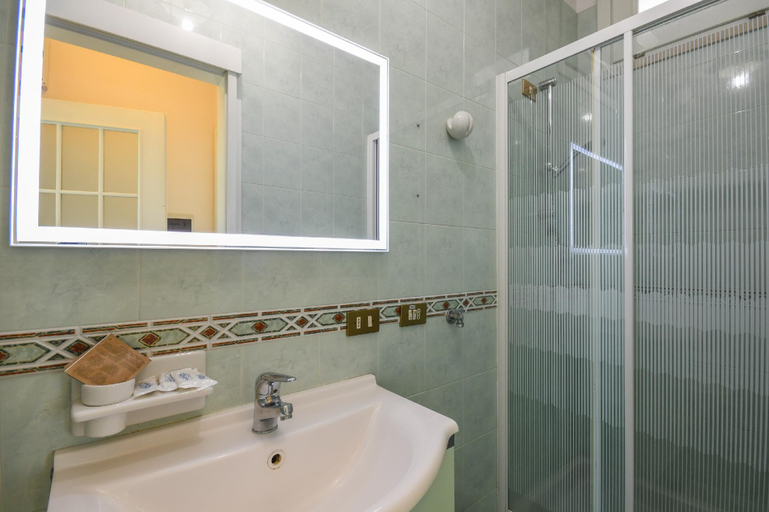 Bathroom 3, Appartamenti America, Brescia