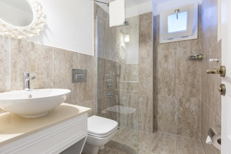 Bathroom, Melekaki Alacati, Çeşme
