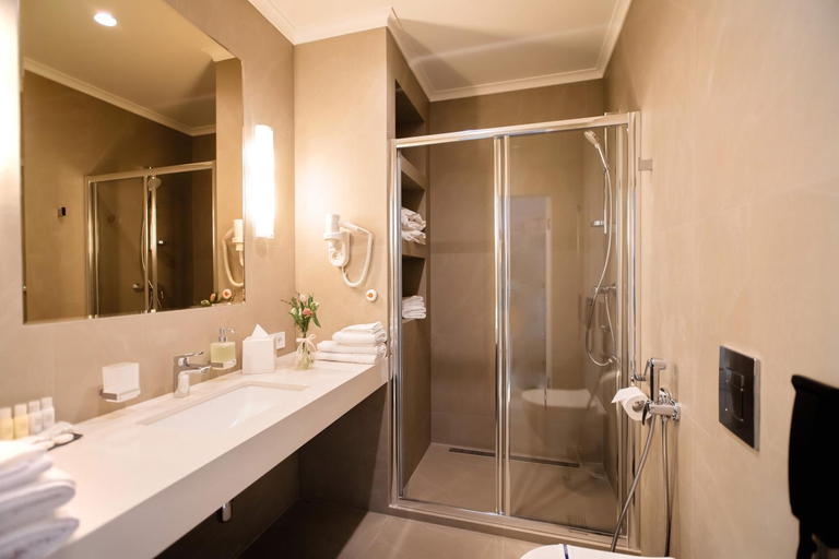 Bathroom 4, Bon Hotel, Dnipropetrovs'ka