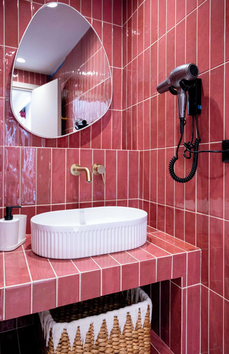 Bathroom 3, 4 Living by Semavi, Crete
