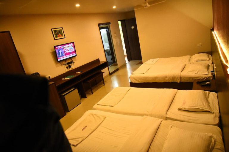 Bedroom 4, Hotel Campal, North Goa