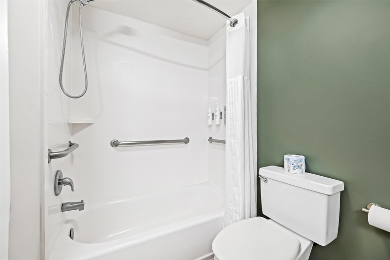 Bathroom 4, Spark by Hilton Amarillo West, Potter