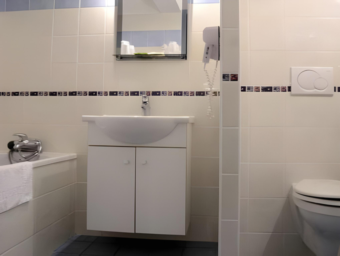 Bathroom 3, Hotel Le Mont Barral, Drôme