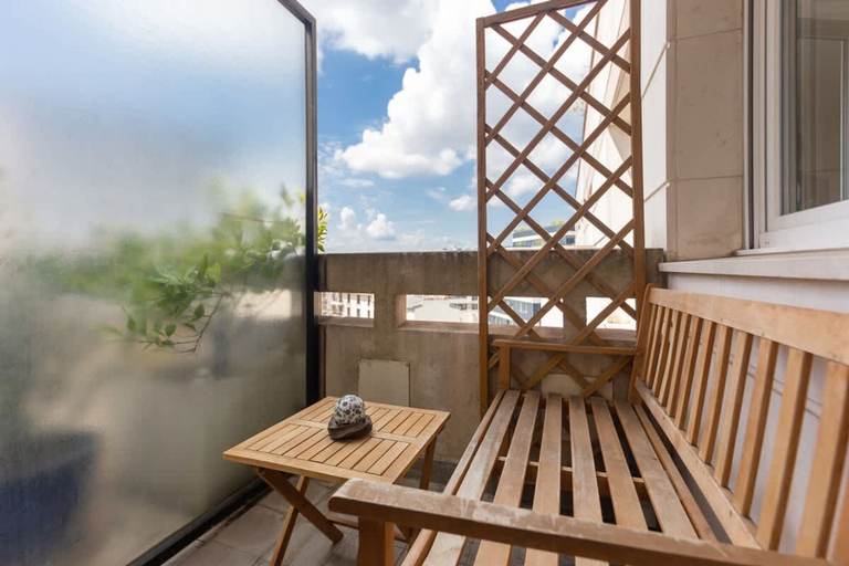 Room 5, Charming Central Apartment With Balcony and City View, Hauts-de-Seine