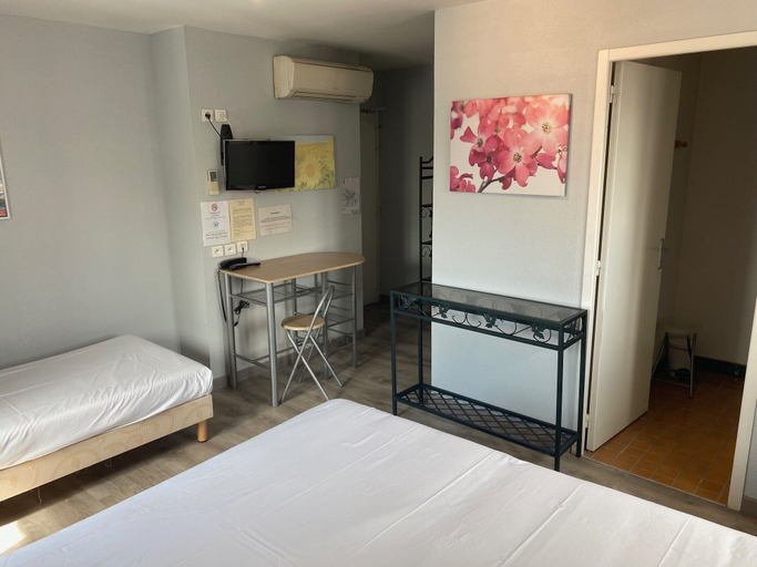 Bedroom 2, Hôtel Gambetta, Tarn