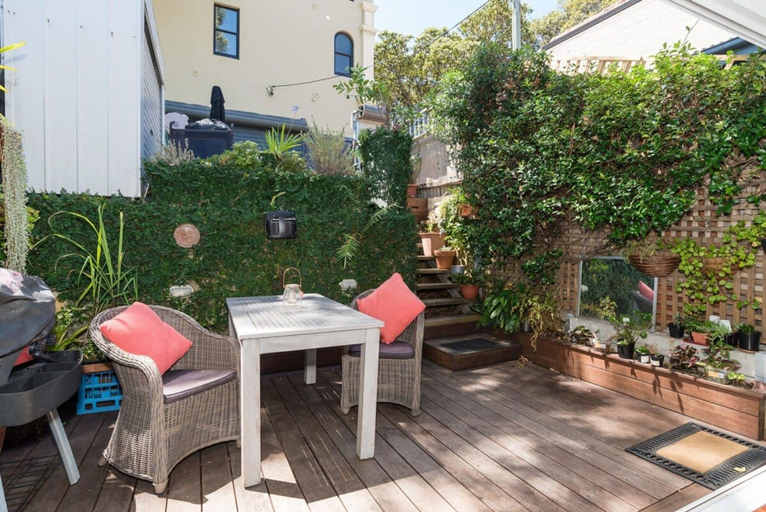 Room 4, Bright Home in Trendy Newtown Close to the Park, Sydney