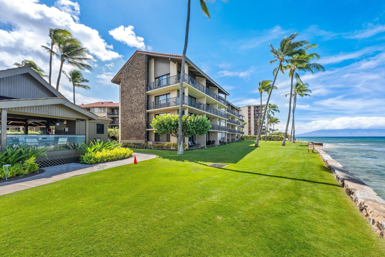 Room 2, Papakea L208 in Kaanapali, Maui