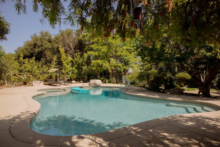 Room 3, Zen Mountain Getaway w a Pool Hot Tub 5 Beds, Los Angeles