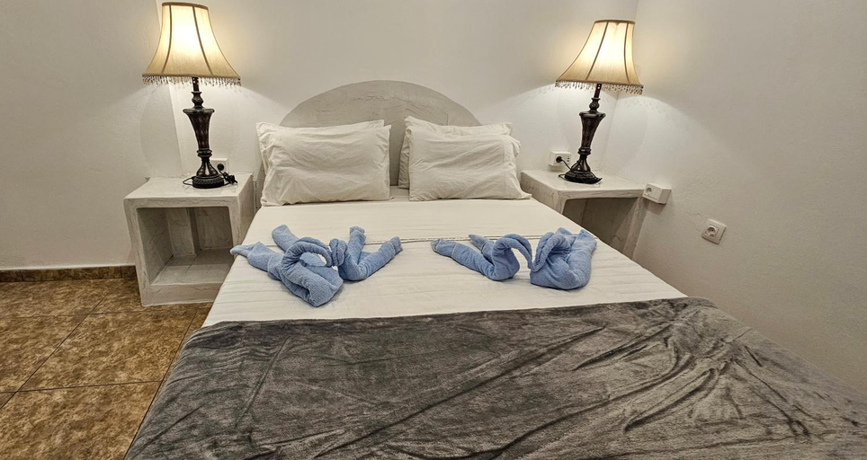 Bedroom 3, Santorini Hotel Pleasure Black Beach Perissa, South Aegean